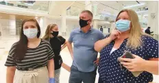  ?? Clint Egbert/Gulf News ?? Kyla (left) with her parents and sister at the Dubai airport.
■