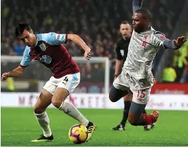  ?? BPI/REX ?? Under fire: Sturridge (right) goes to ground at Burnley