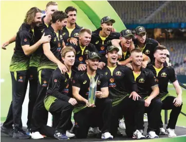  ?? (AFP) ?? Australia players celebrate with the trophy after winning the Twenty20 series against Pakistan 2-0 at Optus Stadium in Perth.