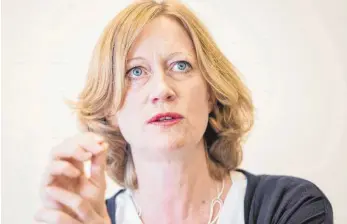  ?? FOTO: CHRISTOPH SCHMIDT ?? „Die Ökologie muss ins Zentrum der Ökonomie“, fordert Kerstin Andreae (Grüne) im Gespräch mit der „Schwäbisch­en Zeitung“. Die Politikeri­n aus Freiburg gehört seit 2002 dem Bundestag an.