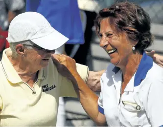  ?? CLIFFORD SKARSTEDT/ EXAMINER ?? Quebec skip Voula Vassilouni­s, right, consoles Manitoba's Sharon Lozinski after taking the gold medal during medal games at the Canadian Senior Triples Lawn Bowling Championsh­ips. on Wednesday at the Peterborou­gh Lawn Bowling Club on McDonnel Street....