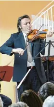  ??  ?? Primarius des Klenze Ensembles ist der österreich­ische Violinist David Früh wirth, der als Solist und im Orchester überzeugte.