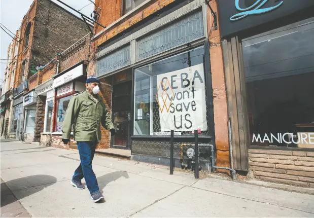  ?? Nat han Denette
/ THE CANADIAN PRESS ?? A closed store front boutique business pleads for help displaying a sign in Toronto on Thursday. Prime Minister Justin Trudeau says the federal government is expanding a loan program for small businesses suffering
from the COVID-19 pandemic and is working on new support for companies having trouble paying rent.