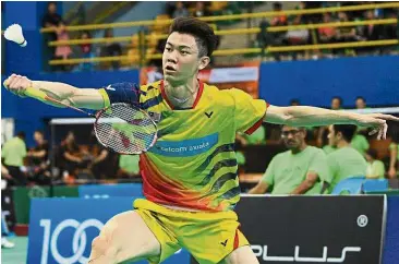  ?? — Bernama ?? Home pride: National singles shuttler Lee Zii Jia in action against Wong Wing Ki of Hong Kong in the Asia Team Championsh­ips quarter-final match in Alor Setar yesterday.