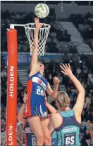  ?? Photo: GETTY IMAGES ?? Lineout-style tactic: Elevated Mystics defender Anna Harrison blocks the shot of Vixen Karyn Howarth at Hisense Arena in Melbourne yesterday.