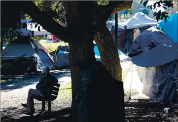  ?? PHOTOS BY SHMUEL THALER — SANTA CRUZ SENTINEL ?? Phase 1 of clearing San Lorenzo Park of campers will begin on Monday.