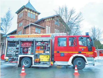  ?? FOTO: GERD MÄGERLE ?? Die Freiwillig­e Feuerwehr Biberach ist einsatztec­hnisch stark gefordert. Zur Vorstellun­g des Feuerwehrb­edarfsplan­s im Hauptaussc­huss in der Gigelbergh­alle waren sie mit mehreren Fahrzeugen vorgefahre­n.