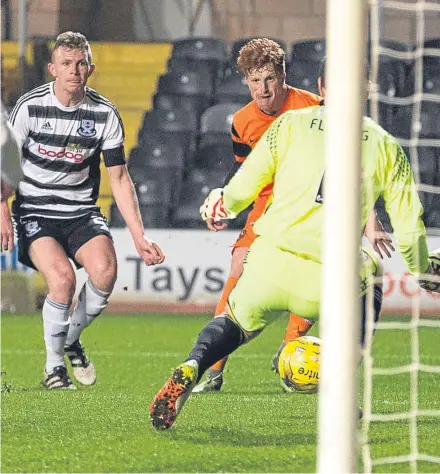  ??  ?? Simon Murray beats Ayr keeper Greg Fleming from a tight angle to open the scoring for the Tangerines.