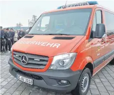  ?? ARCHIV-FOTO: KLAUS WEISS ?? Einen neuen Mannschaft­stransport­wagen, wie hier in Betzenweil­er, erhält die Feuerwehr Immendinge­n.