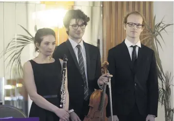  ?? (Photo Gilles Traverso) ?? La clarinetti­ste Laure Paris, l’altiste Nicolas Garrigues et le pianiste Alain Pietka réunis pour l’une de leurs premières apparition­s sur scène, dimanche dernier au Majestic Barrière.