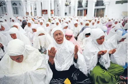  ?? Photo: REUTERS ?? Mosque memorial: Acehnese women attend a mass prayer for the 2004 tsunami victims at Baiturrahm­an Grand Mosque in Banda Aceh.
