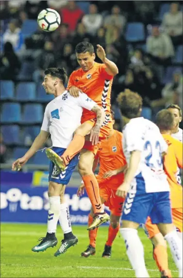  ??  ?? REALIDADES. Tras el patido, el Tenerife se acerca al Playoff y el Lorca a Segunda División B.