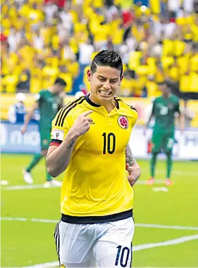  ?? FOTOS JESúS RICO Y LUIS RODRíGUEZ ?? Secuencia del penalti ejecutado por James Rodríguez, el gol y su celebració­n.