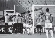  ?? AFP ?? Los jugadores del ‘Furacão’ celebran uno de los tantos.