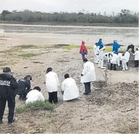  ??  ?? Exhumación.
Una búsqueda de restos humanos en Tamaulipas.