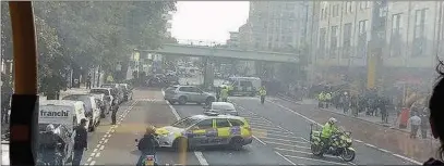  ??  ?? Holloway road closure as police swoop in to arrest terror suspect Photo: io/Twitter