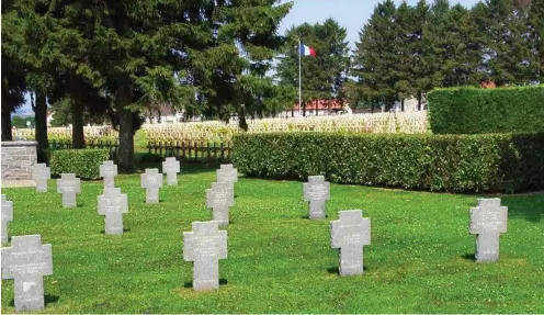  ?? Foto: Wikimedia ?? Ein Soldatenfr­iedhof am Chemin des Dames, auf dem Meuterer und Deserteure die letzte Ruhe nicht fanden