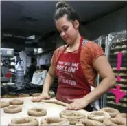  ?? THE ASSOCIATED PRESS ?? Katie Chaisson, a baker at the Psychedeli­catessen bagel bistro, makes hand-rolled bagels in Troy, N.Y. Chaisson said she would like to save for retirement through a state-facilitate­d payroll deduction plan proposed by New York Gov. Andrew Cuomo and...