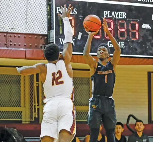  ?? KIRSTEN STICKNEY/FOR THE SUN-TIMES ?? Solorio senior Sincere Key, who had 21 points and six rebounds, shoots over Lindblom’s Myles Twyman on Tuesday.