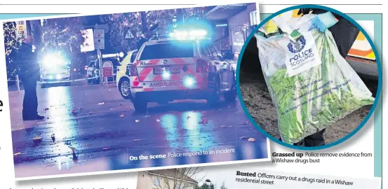  ?? ?? an incident Police respond to
On the scene
Grassed up Police remove evidence from a Wishaw drugs bust