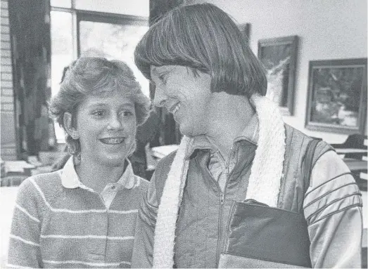  ?? KEITH B. SRAKOCIC/AP ?? Kristin Preble, 13, and her mother, Carol, get ready to leave the Ingomar Middle School in Franklin Park, Pa., Jan. 21, 1984. Kristin brought a briefcase with classified government documents to school as a show-and-tell project for her class. Her dad had found them in his Cleveland hotel room years earlier.