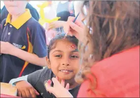 ?? Photo / Bethany Rolston ?? Five-year-old Shivika Shankara gets her face painted at the Te Awamutu Light Party 2018.