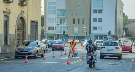  ??  ?? Il nodo Un primo cantiere durante l’estate ha dato parziale soluzione alla viabilità di Pontesecco