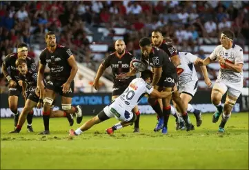  ?? (Photo Luc Boutria) ?? Bien lancé, le RCT semble « péter » la forme. Pour autant, les Toulonnais ne sont pas à l’abri de quelques coups de pompe comme on l’a vu contre Agen pendant quarante minutes.