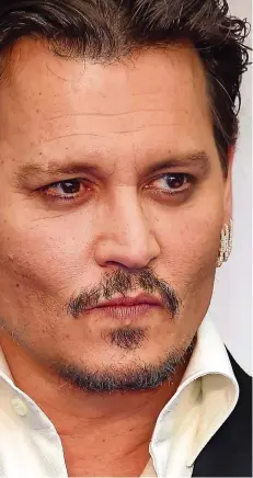  ?? FOTO: DPA/RAIN ?? Seinen extravagan­ten Lebensstil lässt sich Johnny Depp viele Millionen kosten. Er fliegt nur im Privatjet, besitzt eine Jacht und ein Schloss.