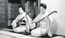  ?? Na tradiční japonský nástroj hrají například gejši. FOTO PROFIMEDIA ?? Šamisen.
