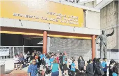  ?? Alex.figueroa@gfrmedia.com ?? En la Escuela Libre de Música, en San Juan, realizaron ayer un simulacro de terremoto, entre la preocupaci­ón por los seis pisos del plantel y la escalera principal en forma de zigzag.