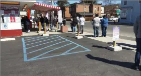  ?? MELISSA SCHUMAN - MEDIANEWS GROUP ?? People wait in line to get ice cream at The Snowman.