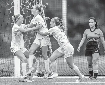  ?? DOUG KAPUSTIN/BALTIMORE SUN MEDIA GROUP ?? Oakland Mills’ Alexie Opperman watches Catonsvill­e’s Annabelle Dunigan, Lindsey Marshall and Hazel Montgomery-Walsh celebrate.