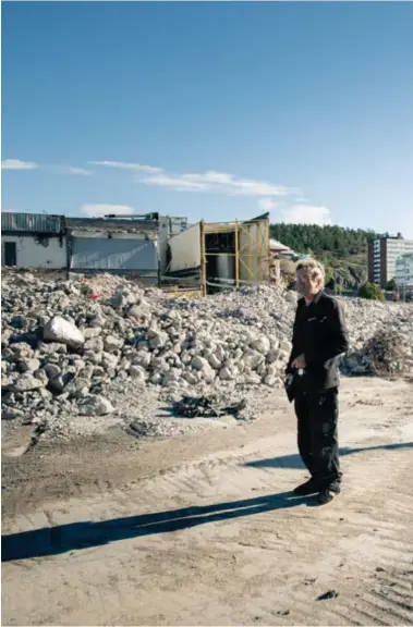  ??  ?? 44 ÅR. Juha Hostikka har jobbat på området sedan det hette Wårby bryggerier och han är ännu kvar.