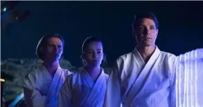  ?? Netflix ?? En Cobra Kai Daniel abre su dojo en busca de un estudiante y reclu- ta al hijo abandonado de Johnny, Robby.