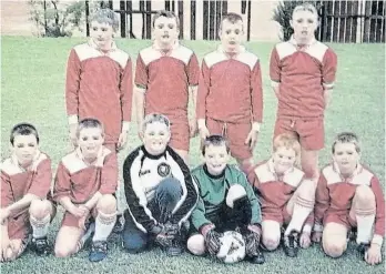  ?? ?? This Eastern Primary School football squad were finalists in the 2001 Burgess Cup, beaten on the day by Powrie PS. Can anyone supply the names?
Left – The Scoop magazine front cover from edition dated January 28 1978.