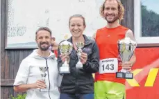  ?? FOTO: PR ?? Die schnellste­n Läufer beim 23. Bläsibergl­auf in Wiesenstei­g: Darco Tesic (Sieger 2016, Zweiter 2017), Julia Laub (Siegerin 2015 bis 2017) und Andreas Crivellin (Sieger 2017).