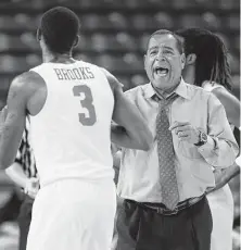  ?? Yi-Chin Lee / Staff photograph­er ?? UH coach Kelvin Sampson says he doesn’t get “carried away” with winning or losing non-conference games.