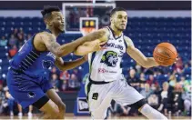  ?? JULIE JOCSAK
TORSTAR FILE PHOTO ?? Guillaume Boucard, right, defended by Joel Kindred of the Guelph Nighthawks in June 2019, is returning for a fourth season with the Niagara River Lions.