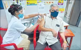  ?? PRAFUL GANGURDE/HT PHOTO ?? A senior citizen is being administer­ed the precaution­ary vaccinatio­n dose against Covid at CR Wadia Hospital vaccinatio­n centre in Thane on Thursday. There has been more than 25% hike in precaution­ary vaccinatio­n doses among senior citizens in Thane city.