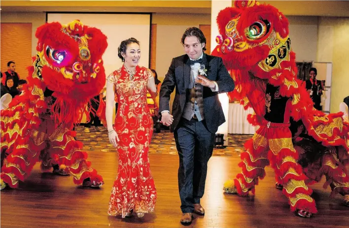  ?? PHOTOS: BUFFY GOODMAN ?? Surprise! Terry and Chad enter the reception with a traditiona­l Chinese lion-dancing troupe that left guests speechless.