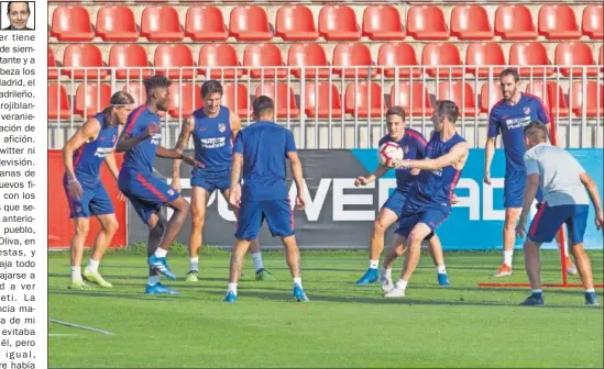  ??  ?? PREPARADOS. La plantilla del Atlético, en el entrenamie­nto de ayer previo al encuentro ante el Inter.