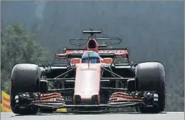  ?? FOTO: AP ?? McLaren y Honda cesan su convivenci­a En Singapur debería llegar el anuncio