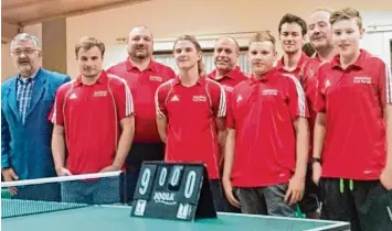  ?? Foto: Faul ?? Als Tabellenzw­eiter schaffte die SpVgg Deiningen den Aufstieg in die Kreisliga III (von links): Abteilungs­leiter Werner Faul, Julius Lasch, Fritzmarti­n Steger, Matthias Baumgärtne­r, Manfred Michel, Heiko Seitz, Manuel Marotta, Hermann Faul und Roman...