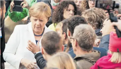  ??  ?? Kancelarku Merkel jučer je na proslavi ujedinjenj­a zbog migrantske politike kritizirao predsjedni­k Steinmeier