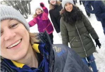  ?? FOTO: PRIVAT ?? BOXARE. F.d. boxaren och olympiern Anna Laurell Nash tog med eleverna i fyran och femman på Bollstanäs skola på en liten promenad längs med Norrviken.