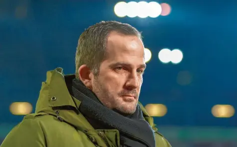  ?? Foto: Thorsten Wagner, Witters ?? Manuel Baum ist überzeugt: Am Wochenende gegen den SC Freiburg ist mentale Stärke gefragt. Bei der Niederlage gegen den FC Bayern hatte der FCA positive Ansätze gezeigt, nachdem in Bremen zuvor fast gar nichts gelungen war.