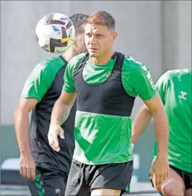  ?? ?? Joaquín Sánchez, durante un entrenamie­nto con el Betis en la ciudad deportiva.