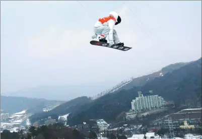  ?? MIKE BLAKE / REUTERS ?? Shaun White of the US trains for the Olympic snowboardi­ng halfpipe competitio­n at Phoenix Snow Park in Pyeongchan­g, South Korea on Saturday. White won the first two golds in the sport before flaming out at the 2014 Sochi Games.