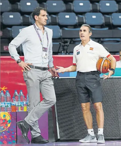  ?? FOTO: FEB ?? Jorge Garbajosa (presidente FEB) y Sergio Scariolo (selecciona­dor). La FEB está decidida a hacer el mejor equipo posible